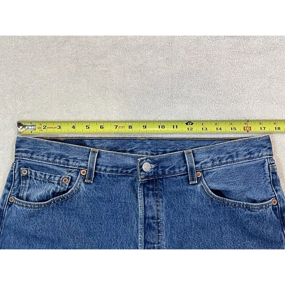 VTG Levis 501XX Jeans Mens 34x34 Med Wash Straight Button Fly Made In USA Y2K